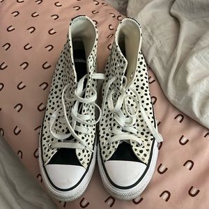 Polka dot Converse